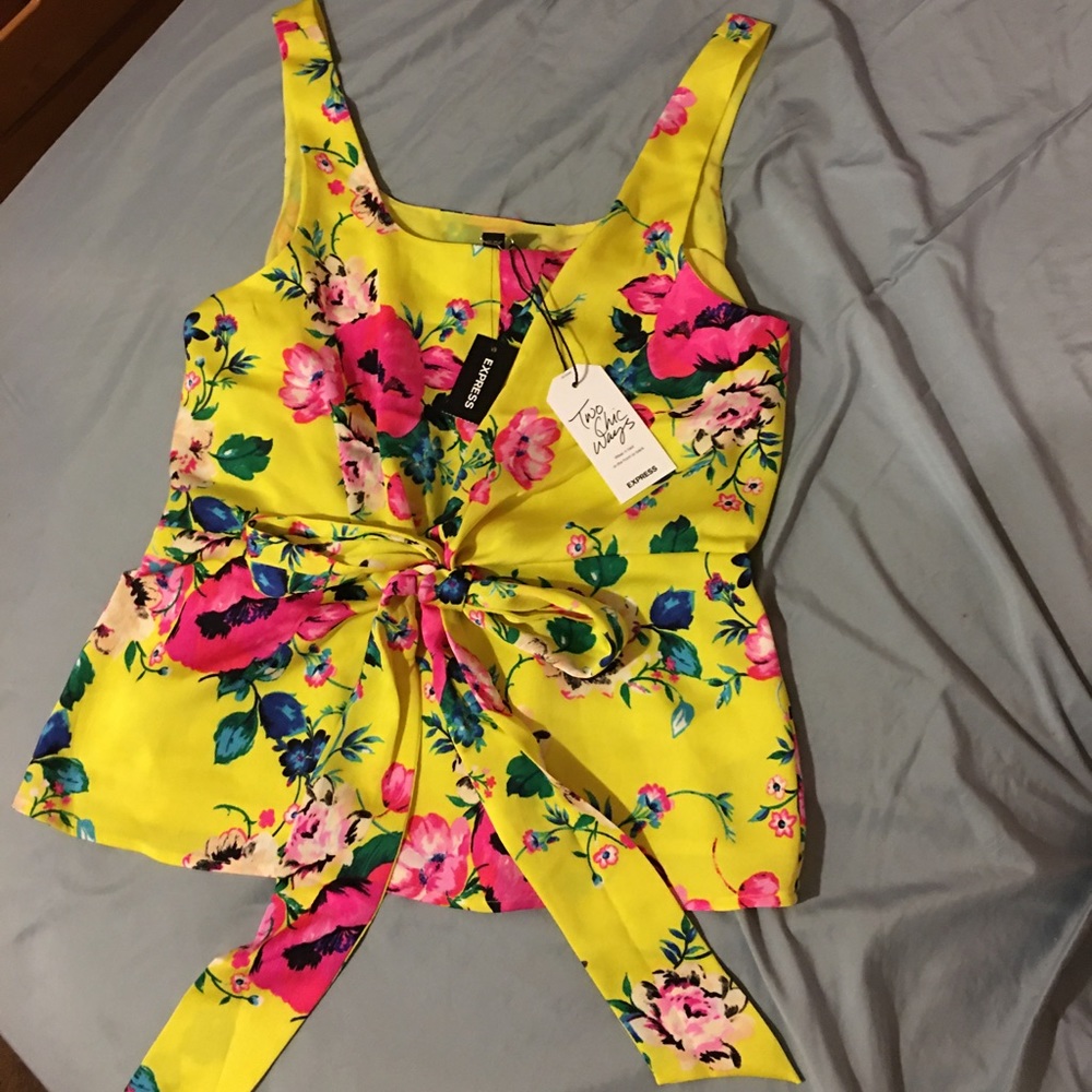 🆕🎈‼️🌺FLORAL TIE TOP🌸